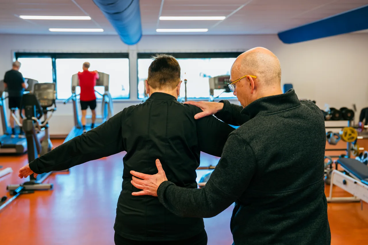 Persoonlijke begeleiding tijdens de valpreventietraining